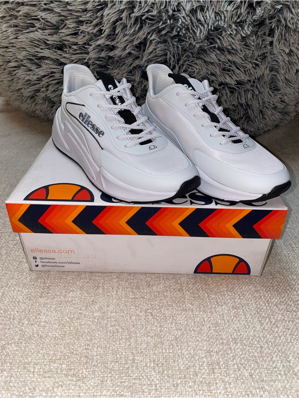 NWT/ New With Box Ellesse Morona Runner Women's White Sneakers Size 6